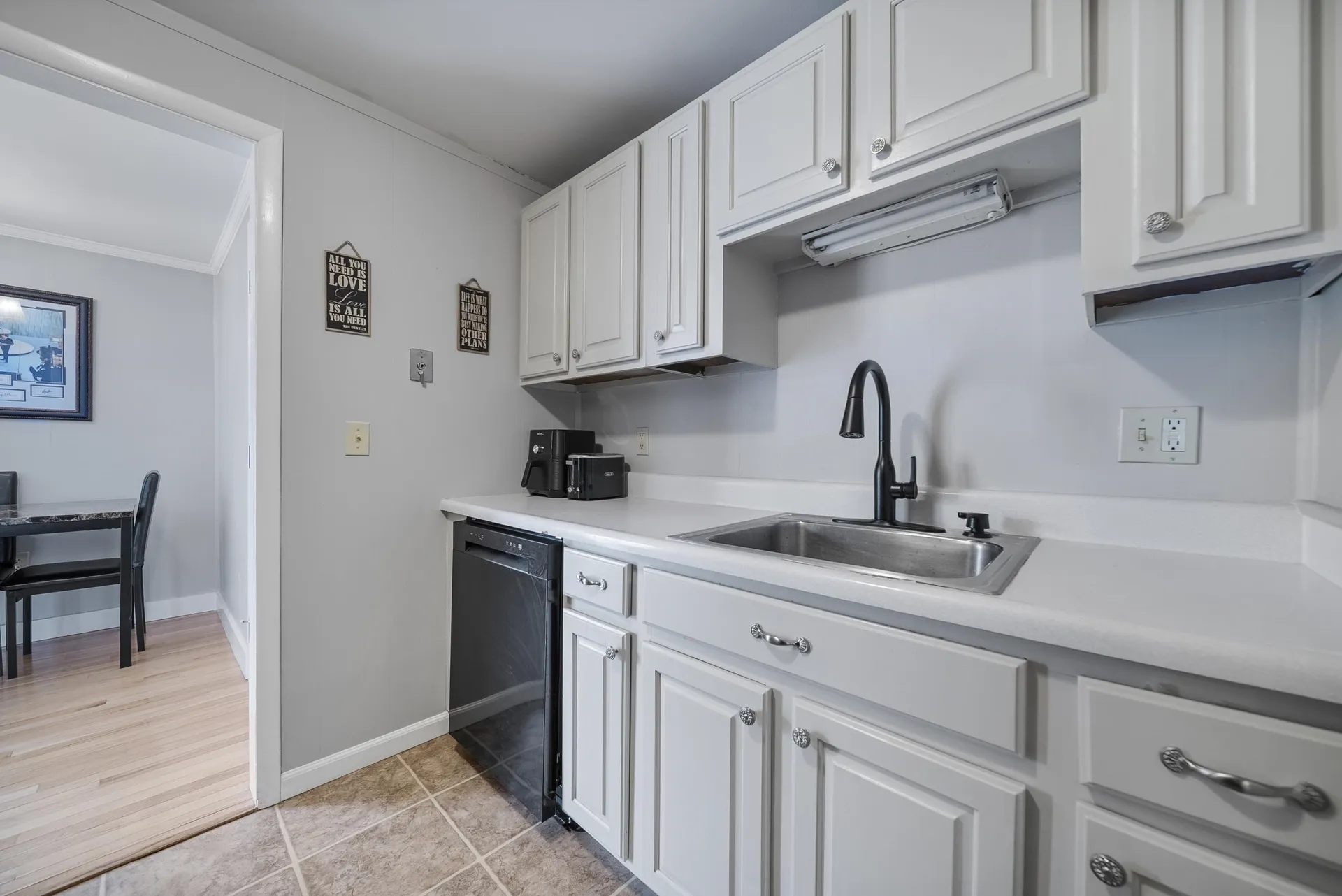 24 Seabury Avenue Hampton NH 03842