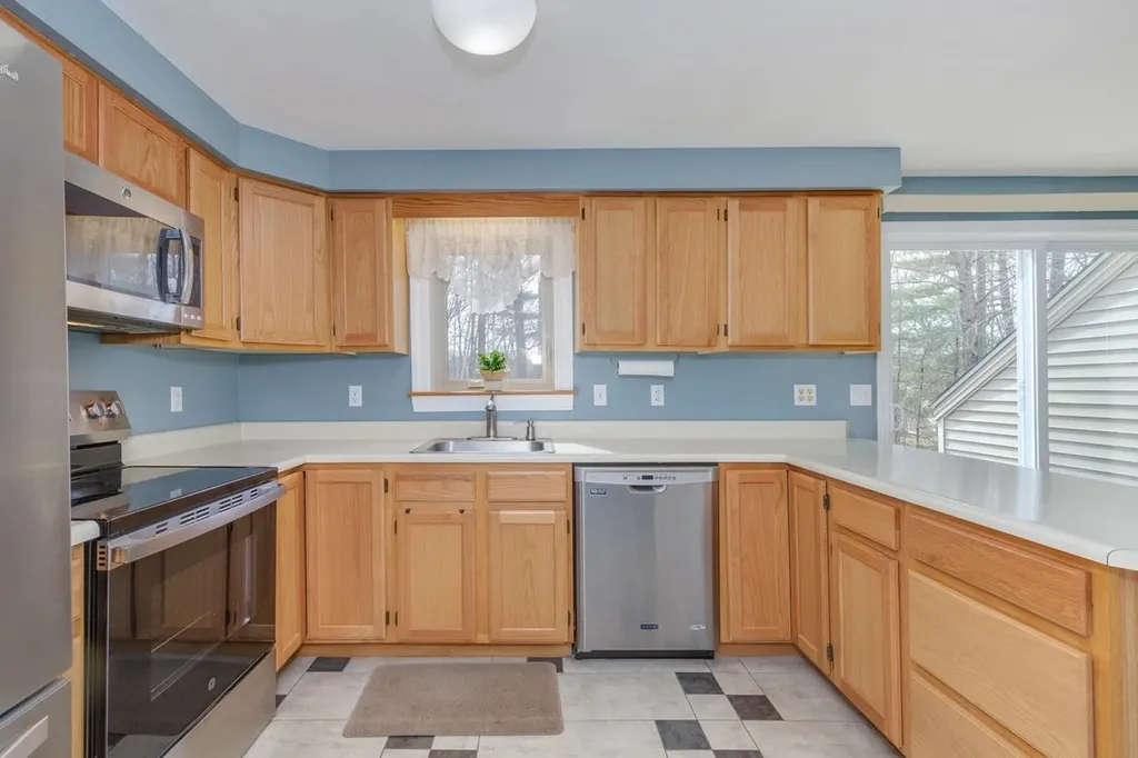 63 East Meadow Way Manchester NH 03109