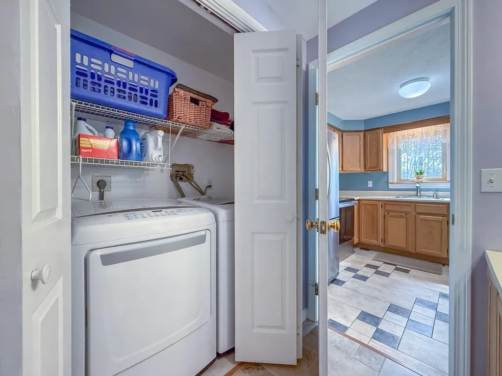 63 East Meadow Way Manchester NH 03109