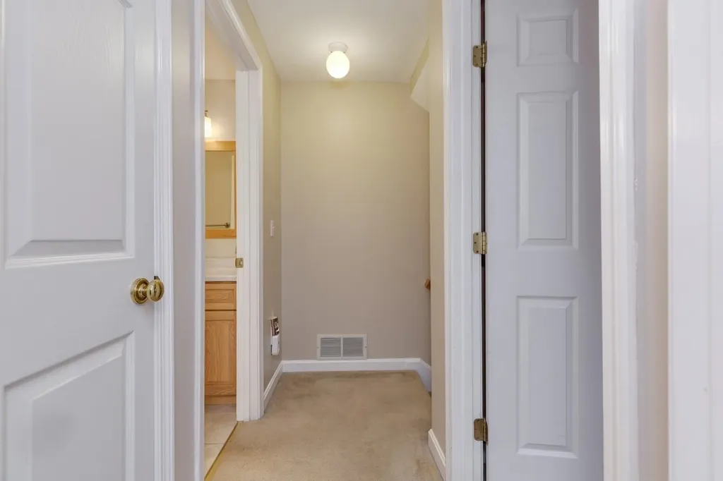 63 East Meadow Way Manchester NH 03109