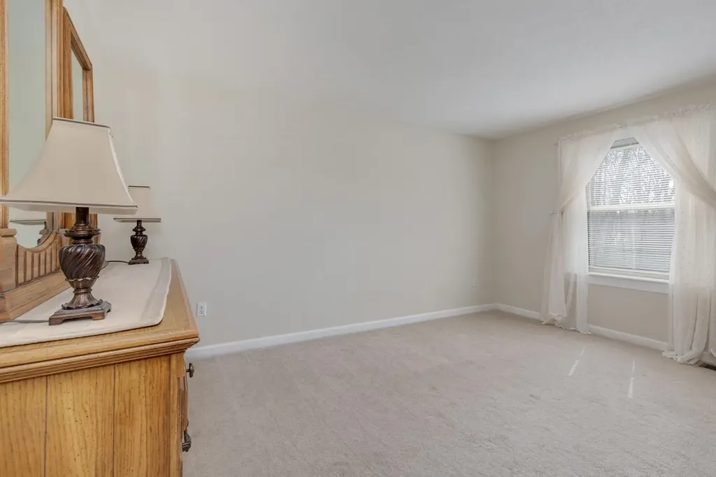 63 East Meadow Way Manchester NH 03109