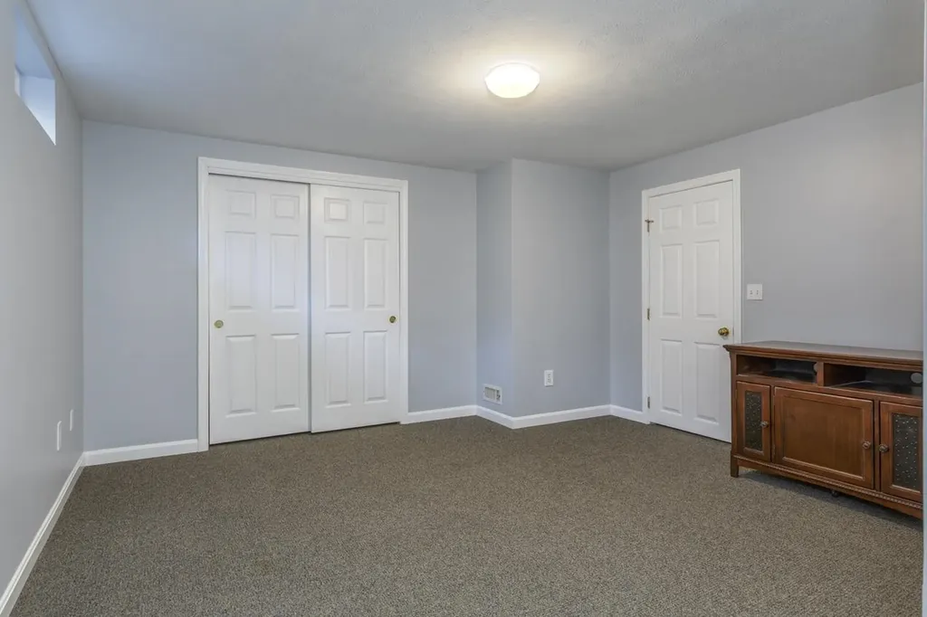 63 East Meadow Way Manchester NH 03109