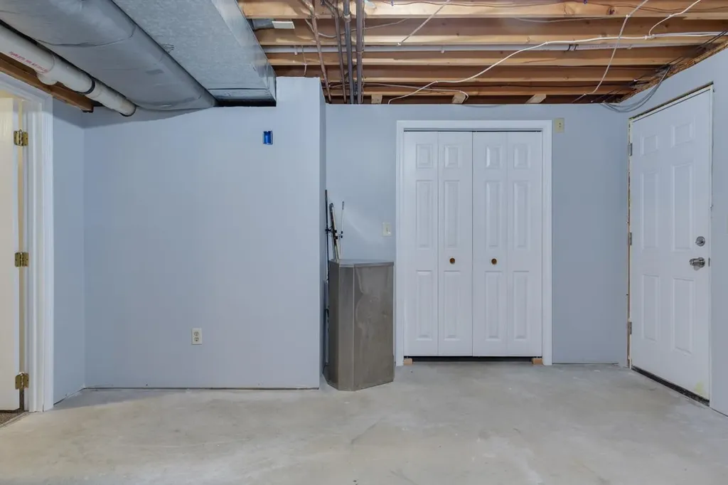 63 East Meadow Way Manchester NH 03109