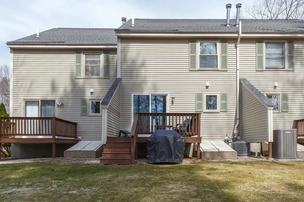 63 East Meadow Way Manchester NH 03109