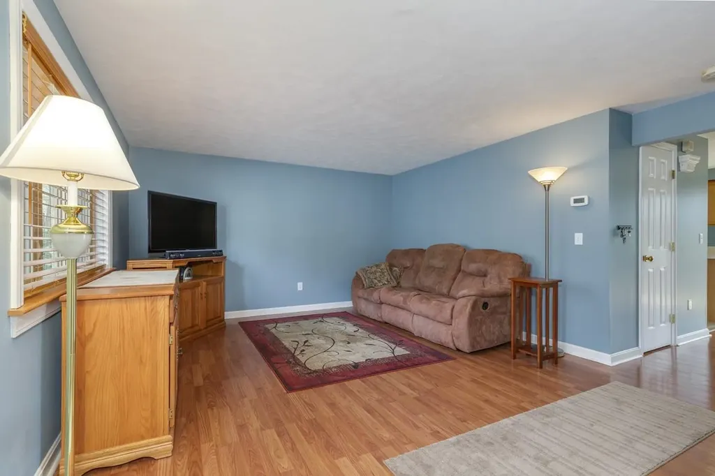 63 East Meadow Way Manchester NH 03109