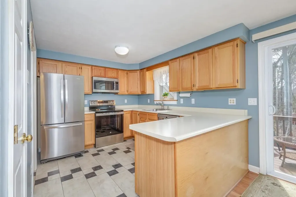 63 East Meadow Way Manchester NH 03109