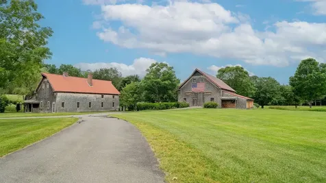 14 Bartlett Road Kensington NH 03833