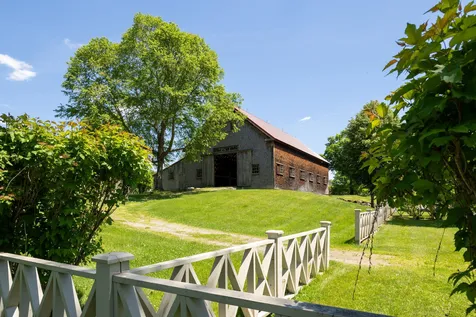 14 Bartlett Road Kensington NH 03833