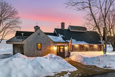 14 Bartlett Road Kensington NH 03833