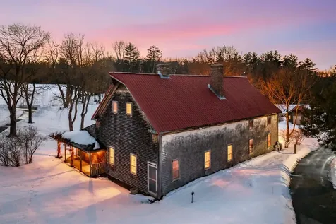 14 Bartlett Road Kensington NH 03833