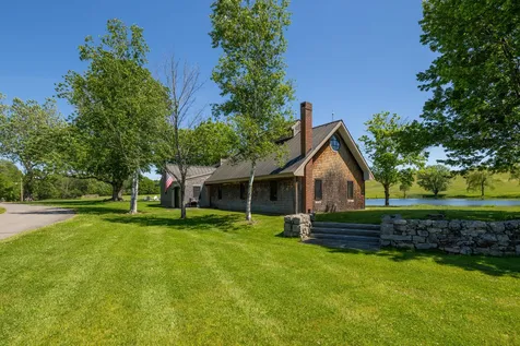 14 Bartlett Road Kensington NH 03833