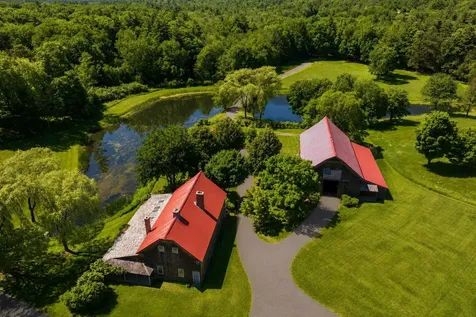 14 Bartlett Road Kensington NH 03833
