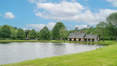 14 Bartlett Road Kensington NH 03833