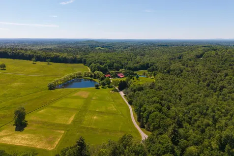 14 Bartlett Road Kensington NH 03833