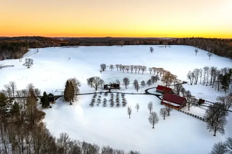 14 Bartlett Road Kensington NH 03833