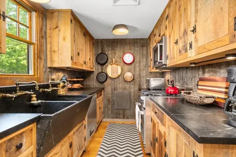 14 Bartlett Road Kensington NH 03833