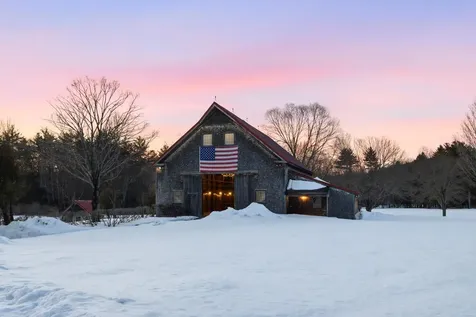 14 Bartlett Road Kensington NH 03833