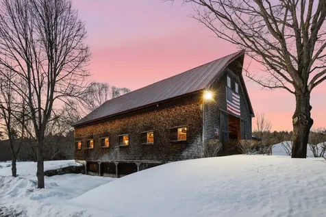 14 Bartlett Road Kensington NH 03833