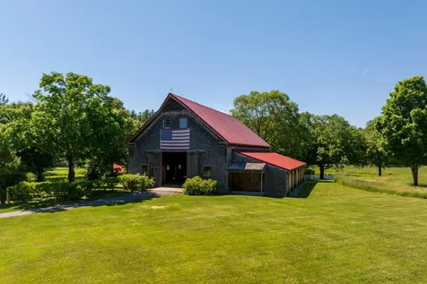 14 Bartlett Road Kensington NH 03833