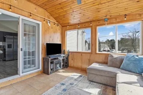 32 Syracuse Road Nashua NH 03064