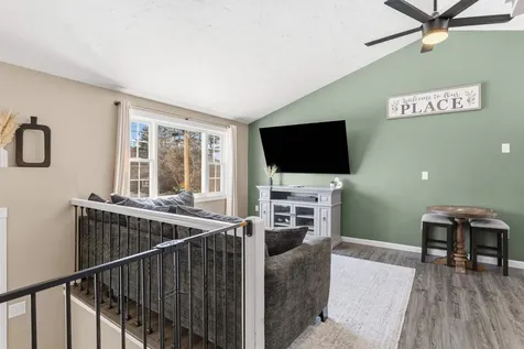 32 Syracuse Road Nashua NH 03064