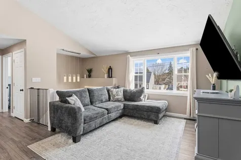 32 Syracuse Road Nashua NH 03064