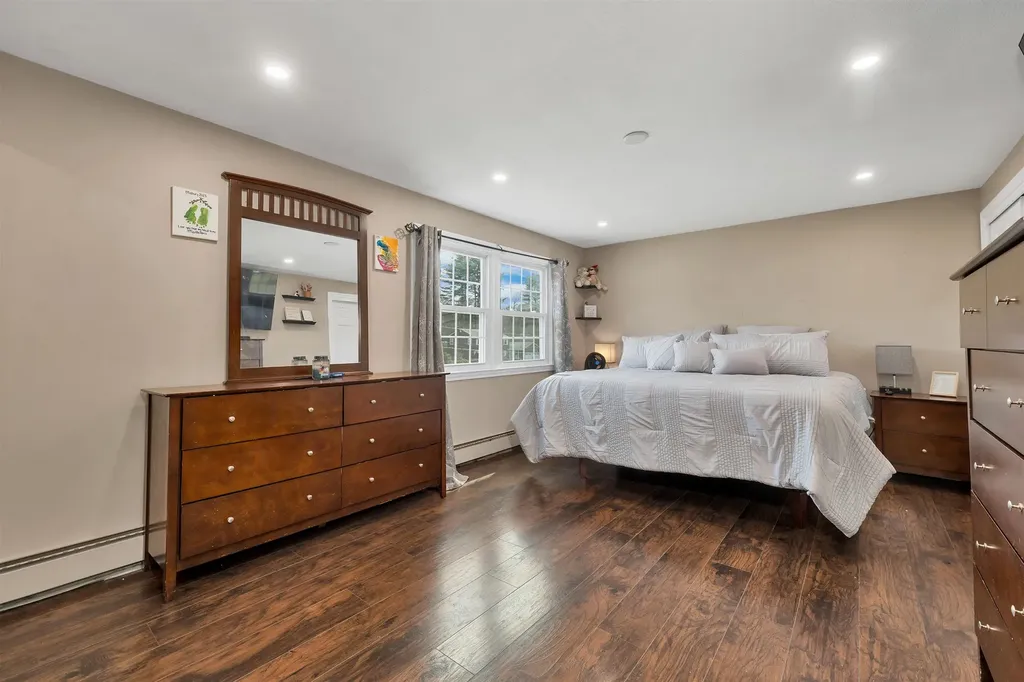 27 Cole Street Salem NH 03079