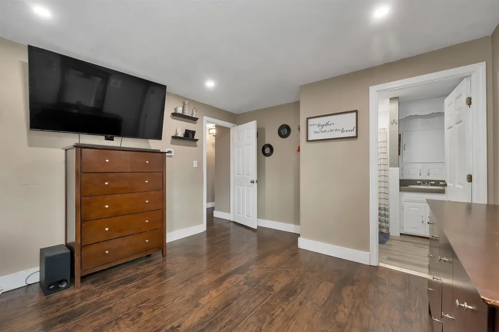 27 Cole Street Salem NH 03079