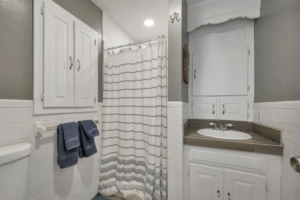 27 Cole Street Salem NH 03079