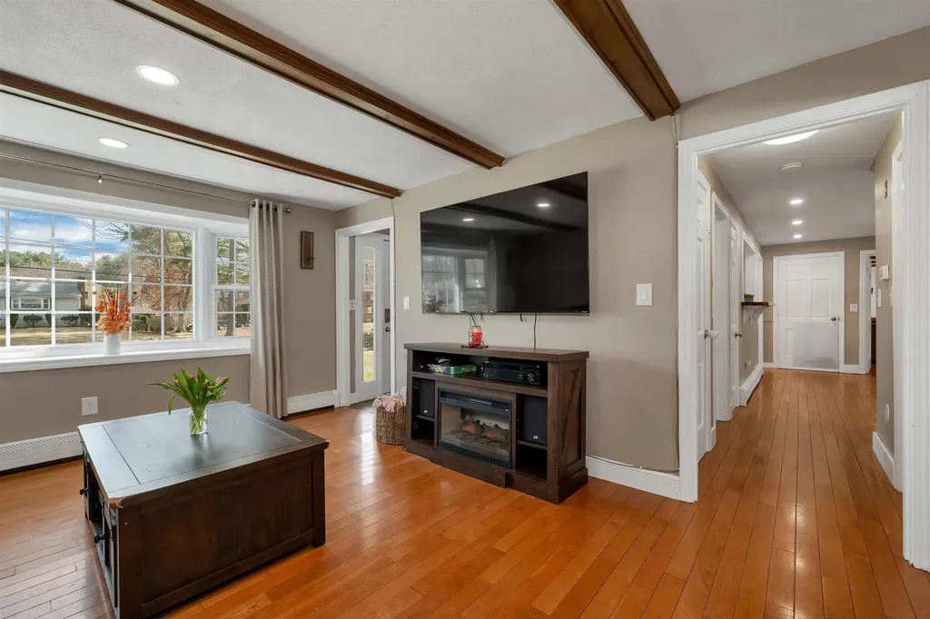 27 Cole Street Salem NH 03079