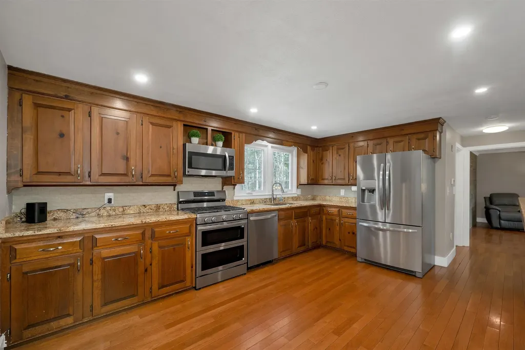 27 Cole Street Salem NH 03079