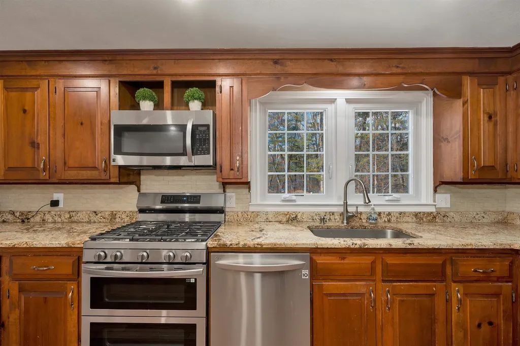 27 Cole Street Salem NH 03079