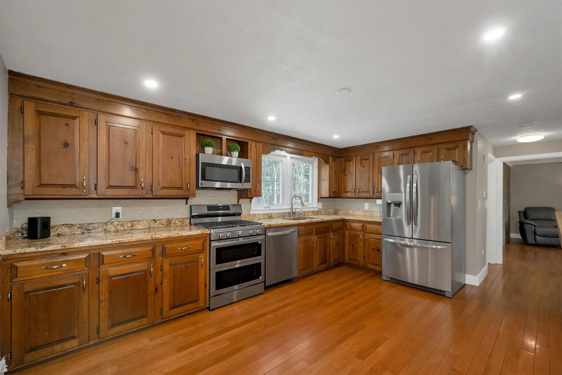27 Cole Street Salem NH 03079