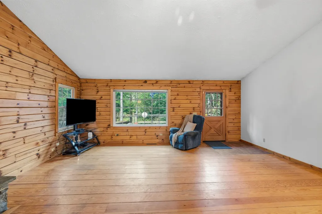 171 Crawley Falls Road Brentwood NH 03833