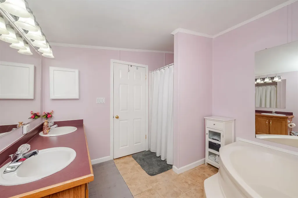 11 Falkland Lane Rochester NH 03867