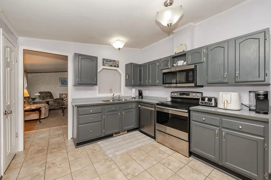 11 Falkland Lane Rochester NH 03867