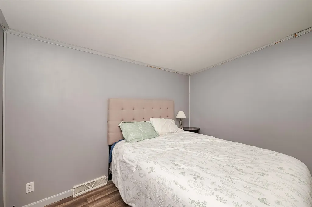 11 Falkland Lane Rochester NH 03867