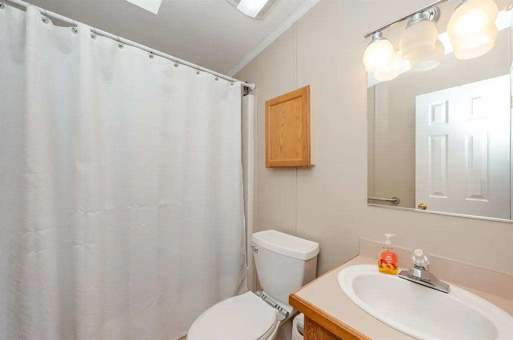 11 Falkland Lane Rochester NH 03867