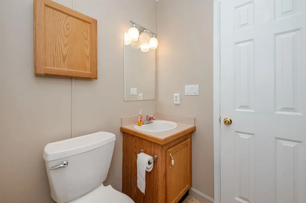 11 Falkland Lane Rochester NH 03867