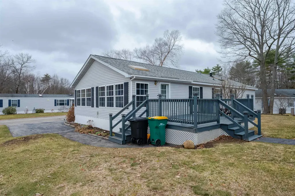 11 Falkland Lane Rochester NH 03867