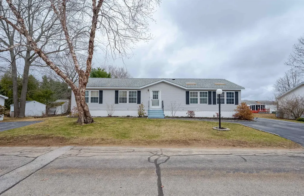 11 Falkland Lane Rochester NH 03867