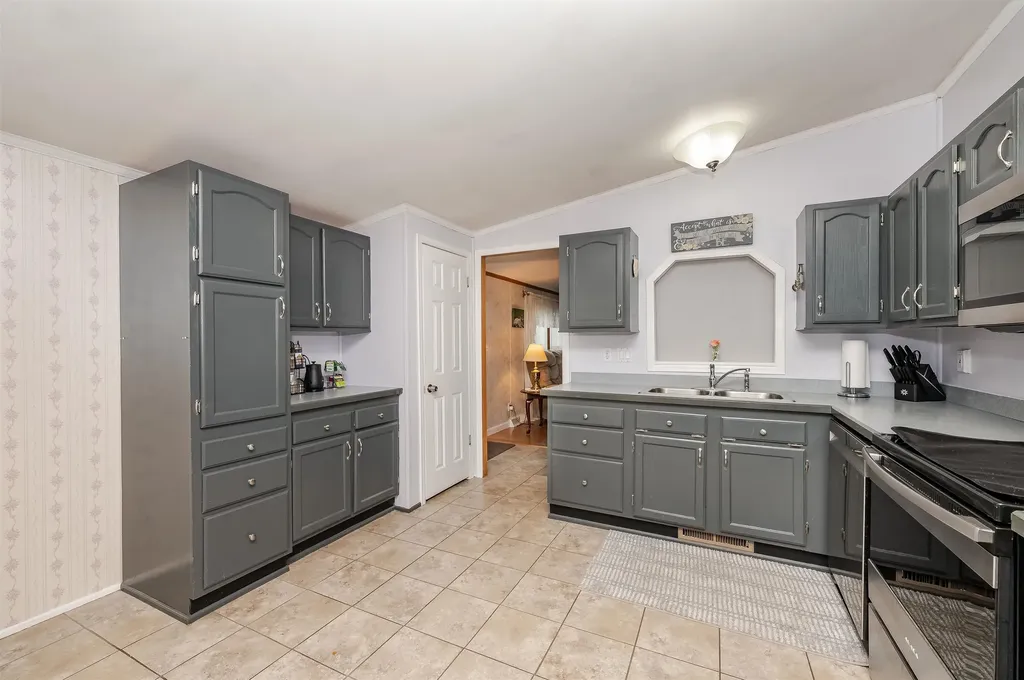 11 Falkland Lane Rochester NH 03867