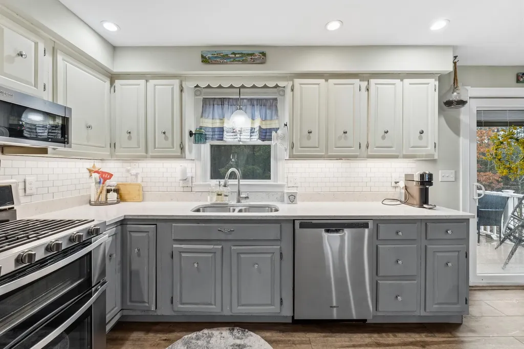 6 Clyde Road York ME 03909