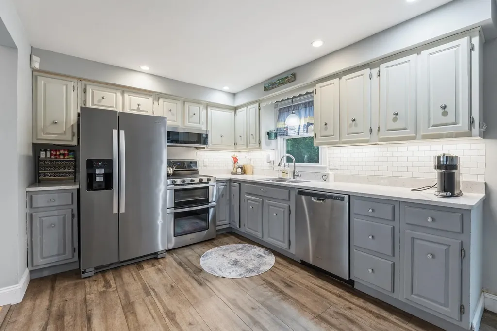 6 Clyde Road York ME 03909