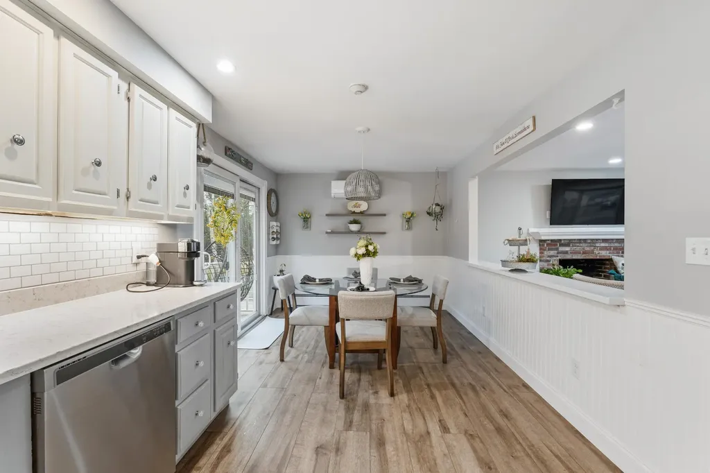 6 Clyde Road York ME 03909