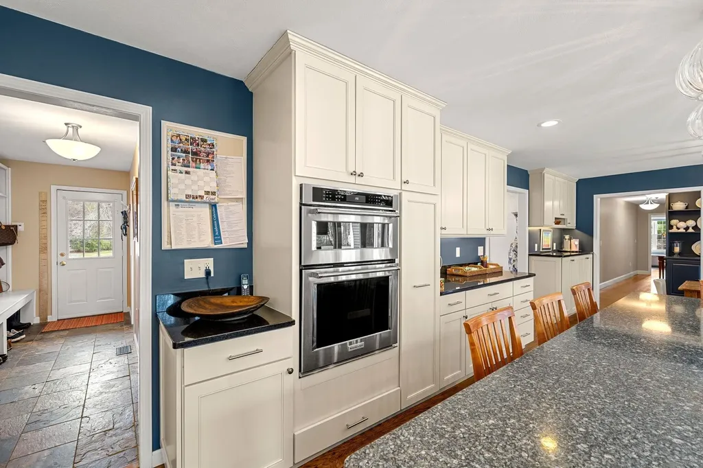 15 Wright Acres Road Bedford NH 03110
