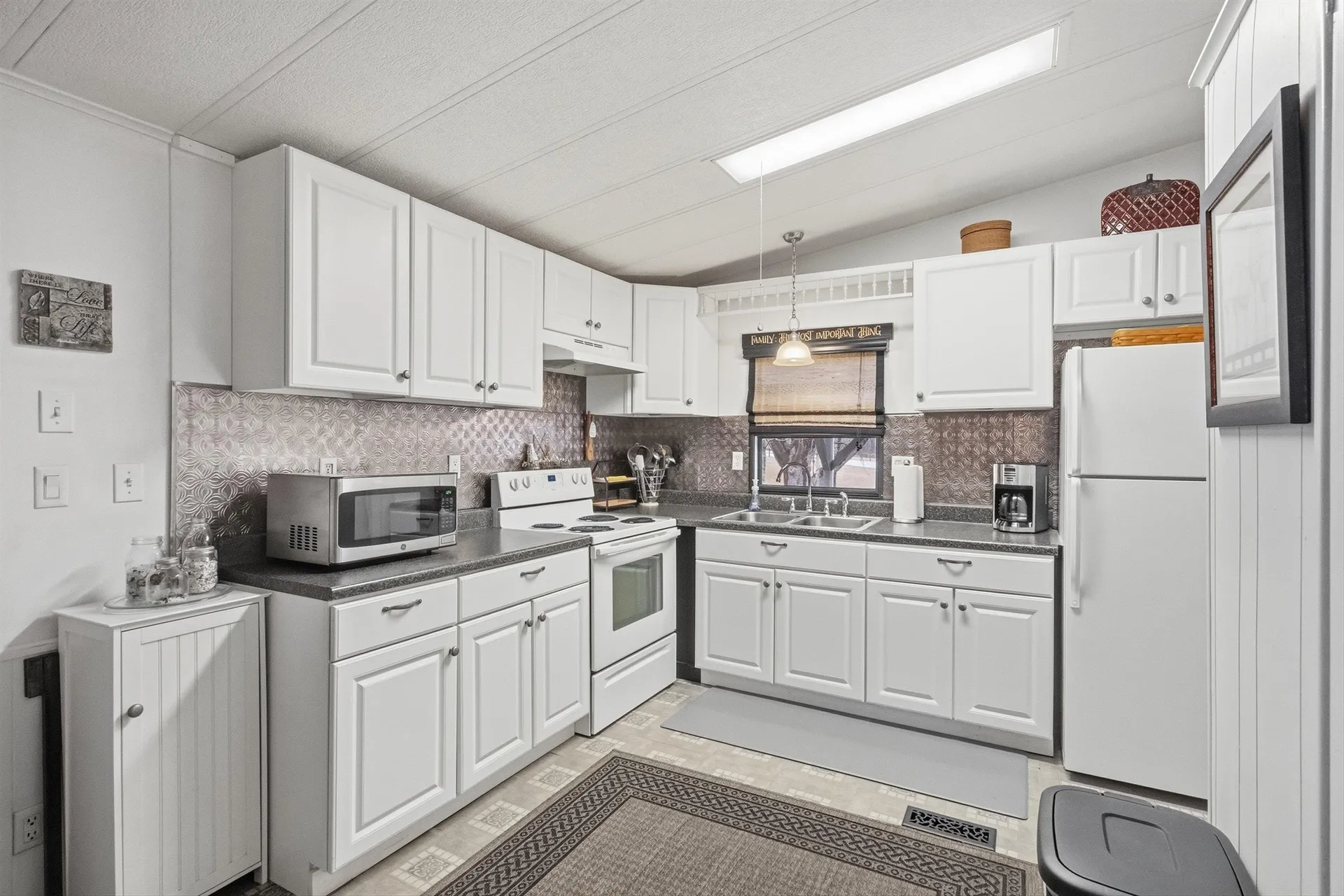 41 Mathew Circle Goffstown NH 03045