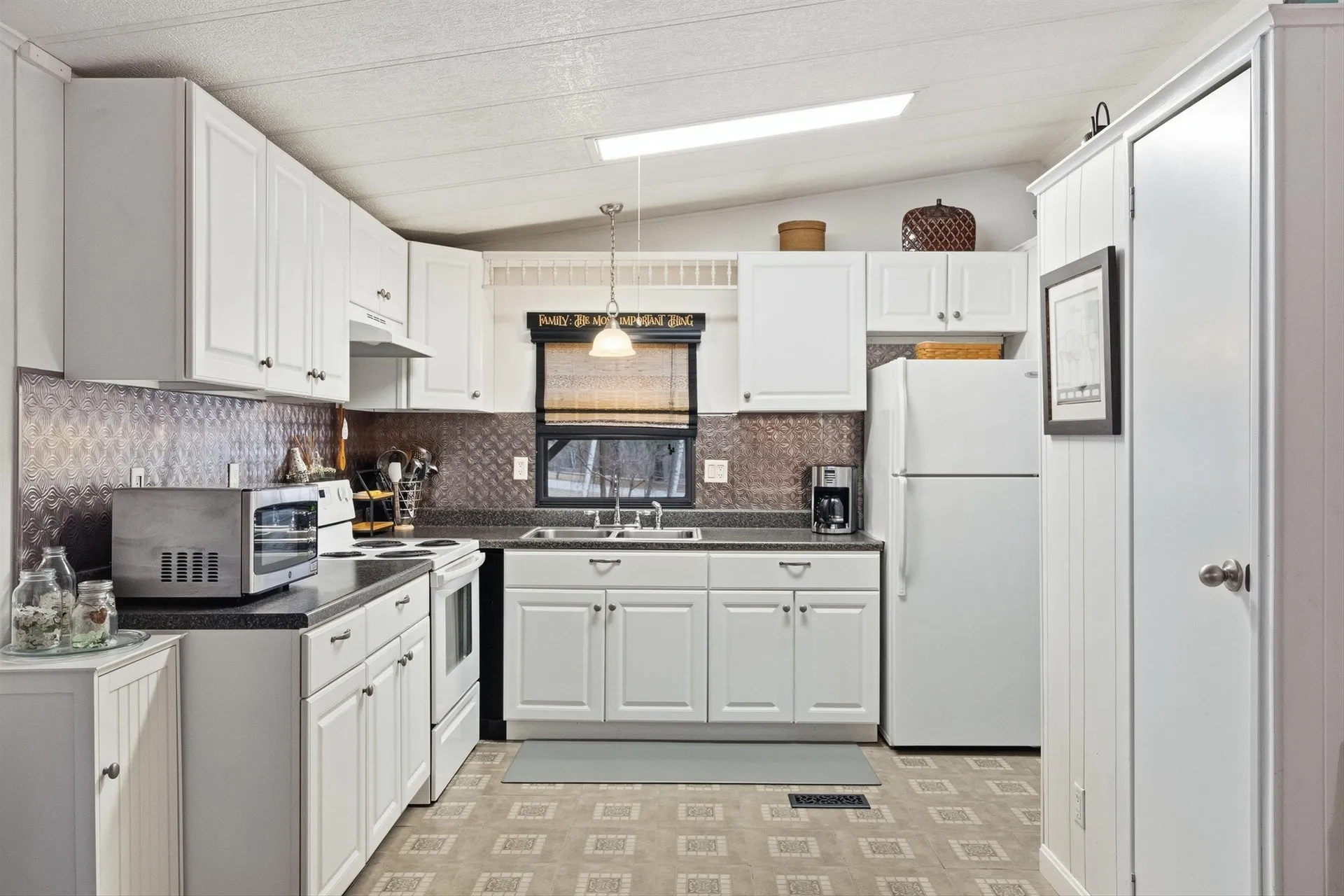 41 Mathew Circle Goffstown NH 03045