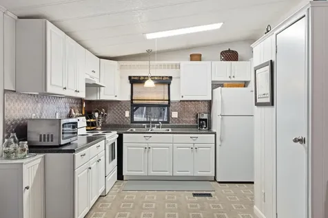 41 Mathew Circle Goffstown NH 03045