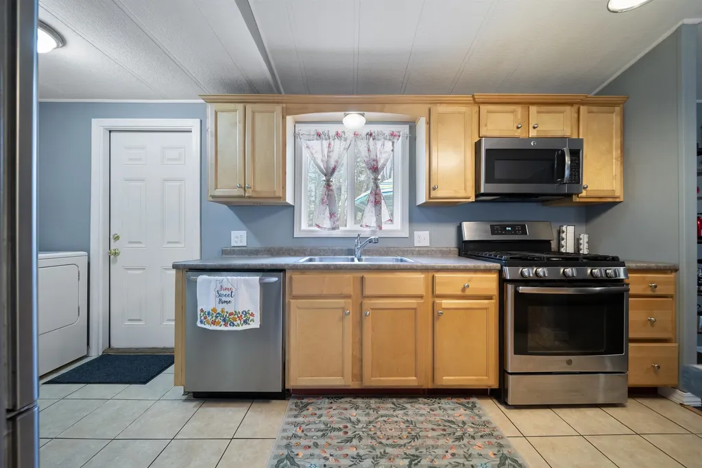 10 Sunshine Drive Belmont NH 03220